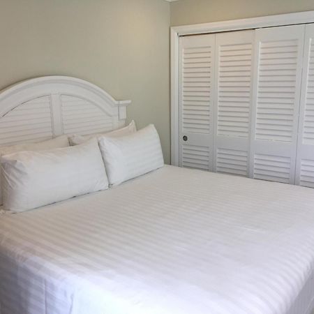 Dolphin Cove (Adults Only) Villa Freeport Room photo